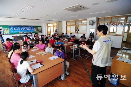 한국과학창의재단 교육기부 프로그램 중 하나인 대한항공 주니어공학기술교실 수업 장면. 대한항공 제공