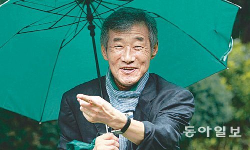 9월 세상을 떠난 소설가 최인호. 이번에 출간된 유고집 ‘눈물’에는 2008년 침샘암 선고 후 투병을 하면서 쓴 미공개 원고가 실렸다. 동아일보DB