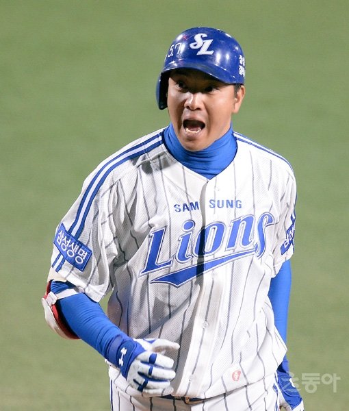 삼성 채태인은 올해 5000만원에서 무려 320% 오른 2억1000만원에 내년 연봉 계약을 마쳤다. 이는 삼성 구단 역사상 최고 연봉 인상률이다. 스포츠동아DB