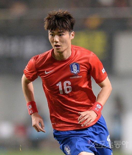 완벽하게 일어섰다. 지난해 시련을 딛고 ‘프리미어리그 최고 패스 마스터’로 인정받은 기성용은 브라질월드컵에서 자신의 모든 걸 쏟아낼 참이다. 스포츠동아DB