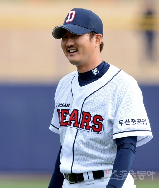 2010년과 2011년에 두 차례나 팔꿈치 인대접합수술을 받았던 두산 이재우가 긴 재활을 마치고 본격적으로 재기를 꿈꾸기 시작했다. 지난해 한국시리즈에서 당당히 선발 투수로 나서기도 했던 그는 올해 더 큰 목표를 향한 각오가 남다르다. 스포츠동아DB