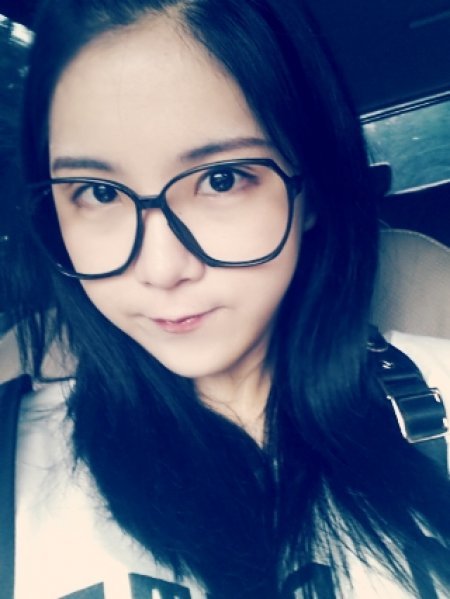 (사진=조현영 셀카/조현영 트위터)