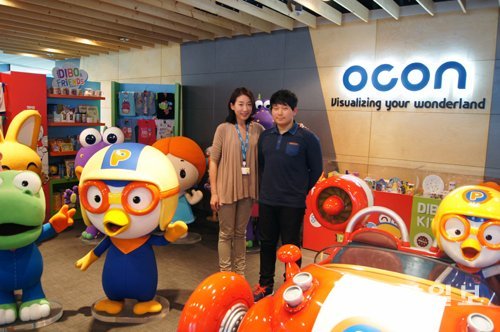 대구관광고 3학년 김민혁 군은 ‘뽀로로’ 개발에 참여한 애니메이션 기획자 우지희 상무(왼쪽)를 경기 성남시 오콘 판교 사옥에서 최근 만났다.