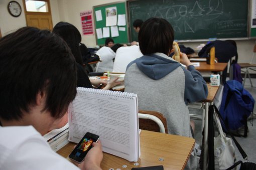 청소년 10명 중 4명 모바일 게임 스마트폰 중독