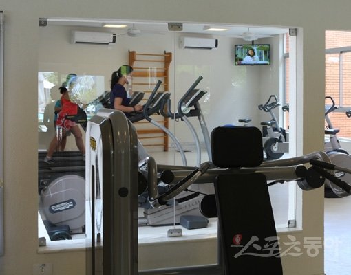 버번 카타라타스 호텔 지하에 마련된 헬스클럽