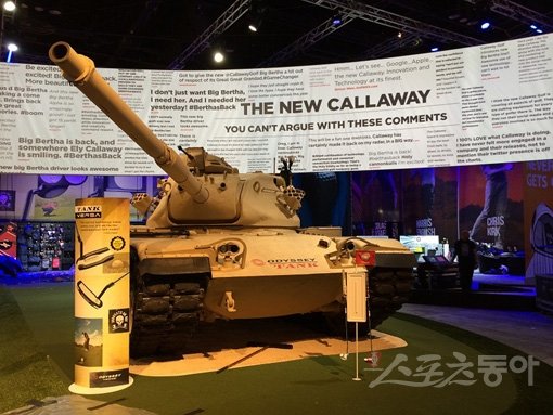 캘러웨이는 22일 미 플로리다주 올렌도에서 개막한 PGA용품쇼에서 5년만에 재출시한 빅버사 드라이버 홍보를 위해 부스에 독일군 전차(빅버사) 모형을 전시해 큰 관심을 불러 일으켰다. 주영로 기자 na1872@donga.com 트위터 @na1872