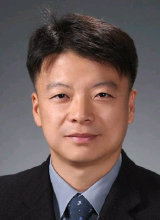 윤종빈 명지대 정치외교학과 교수