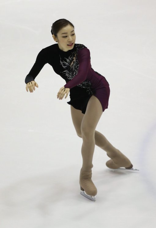 김연아는 소냐 헤니-카타리나 비트에 이어 올림픽 여자피겨스케이팅 2연패에 도전한다. 동아일보DB