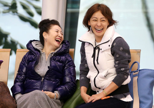 뚜렷한 외모로 환하게 웃는 웃음이 매력적인 배우 이미연. tvN ‘꽃보다 누나’를 통해 대중과 시청자에게 새로움으로 각인된 그는 새해 또 다른 매력을 과시할 기세다. 사진제공｜tvN