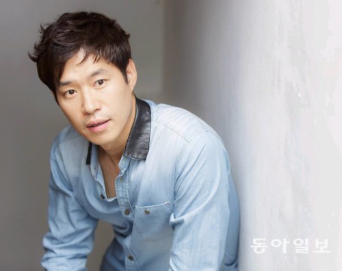 창작뮤지컬 ‘프랑켄슈타인’에서 주인공 빅터 역을 맡은 유준상. 60대에도 뮤지컬을 하고 싶다는 그는 “무대에서 칼싸움을 해도 속도는 20대에 안 밀려요. 물론 하고 나면 엄청 힘들지만요”라며 웃었다. 나무엑터스 제공