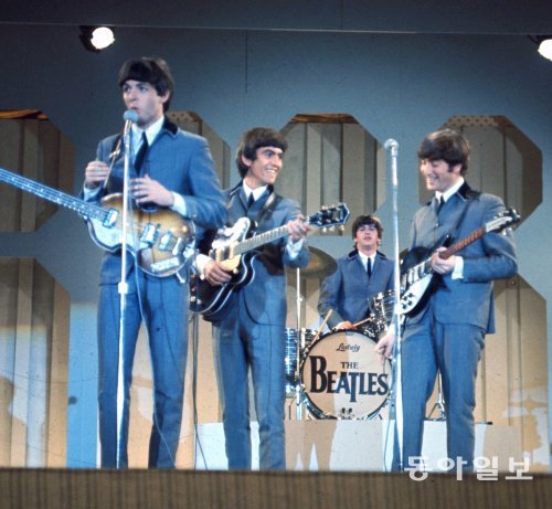 1964년 2월 16일, 미국 CBS TV ‘에드 설리번 쇼’에 두 번째 출연한 비틀스. 유니버설뮤직코리아 제공