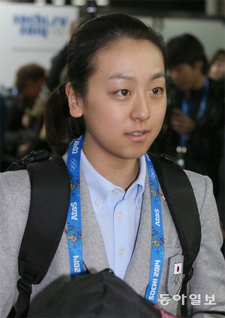 소치 도착한 아사다 일본 피겨스케이팅 간판스타 아사다 마오가 6일(한국 시간) 러시아 소치 아들레르 공항에 입국하고 있다. 소치=변영욱 기자 cut@donga.com