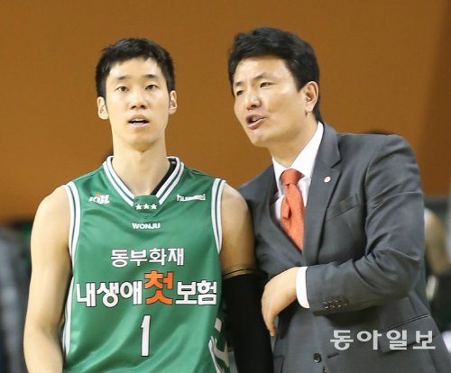 이광재(왼쪽)와 김영만 감독대행. KBL 제공
