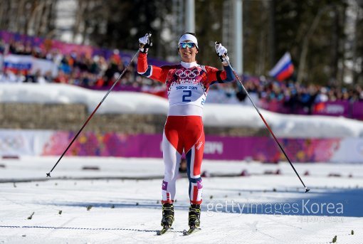 마리트 뵈르겐(노르웨이)이 2014 소치 동계올림픽 크로스컨트리 여자 15km 추적에서 38분33초6의 기록으로 금메달을 확정지은 뒤 환호하고 있다. 사진=GettyImages/멀티비츠