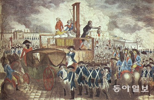프랑스 혁명 당시 단두대에서 처형된 직후의 루이 16세 모습. 고종 황제를 중심으로 권력 체제를 강화하려했던 대한제국의 상황에서 왕을 처형한 프랑스 혁명은 부정적으로 묘사될 수밖에 없었다. 동아일보DB
