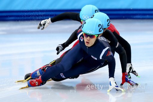 신다운이 10일(한국시간) 러시아 소치의 아이스버그 스케이팅 팰리스에서 열린 2014 소치 동계올림픽 쇼트트랙 남자 1500m 예선에서 레이스를 펼치고 있다. 사진=GettyImages/멀티비츠