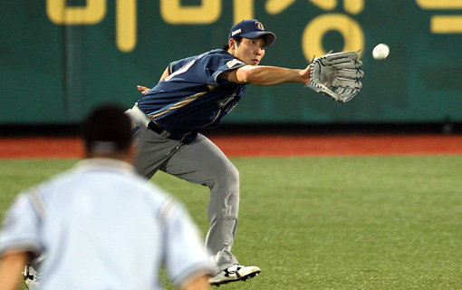 NC 나성범은 올해 스프링캠프를 통해 우익수로 변신을 꾀하고 있다. 지난 시즌에는 중견수로 활약했다. 스포츠동아DB