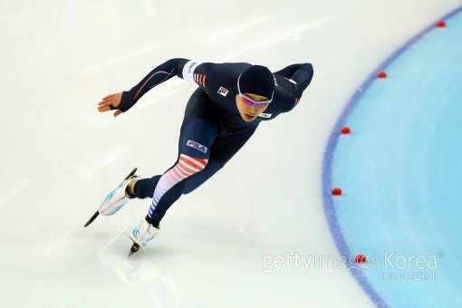 이강석(29·의정부시청)이 10일(한국시간) 러시아 소치의 아들레르 아레나에서 열린 2014 소치 동계올림픽 스피드스케이팅 남자 500m 2차 레이스에서 레이스를 펼치고 있다. 사진=GettyImages/멀티비츠