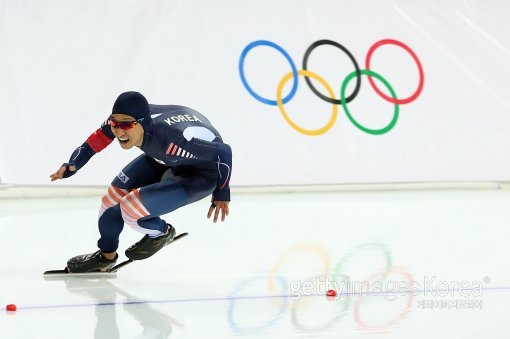 이규혁이 12일(한국시간) 러시아 소치의 아들레르 아레나에서 열린 2014 소치 동계올림픽 스피드스케이팅 남자 1000m에서 역주하고 있다. 사진=GettyImages/멀티비츠