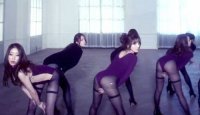 걸그룹 스텔라의 신곡 ‘마리오네트’ 뮤직비디오의 한 장면. 마리오네트 뮤직비디오 화면 캡처