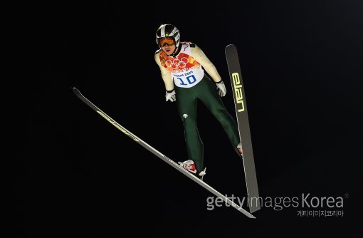 최서우가 16일(한국시간) 러시아 소치의 러스키 고르키 점핑 센터에서 열린 2014 소치 동계올림픽 스키점프 남자 라지힐 개인 1라운드에서 점프하고 있다. 사진=GettyImages/멀티비츠