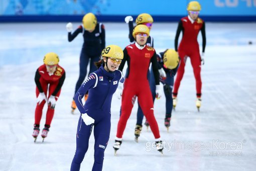 여자 쇼트트랙 3000m 계주에서 한국이 당당히 금메달을 따냈다. 중국은 실격됐다. 사진제공=Gettyimages/멀티비츠