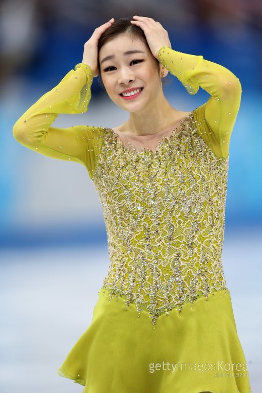 김연아가 20일(한국시간) 러시아 소치의 아이스버그 스케이팅 팰리스에서 열린 2014 소치 동계올림픽 피겨스케이팅 여자 싱글 쇼트프로그램에서 연기를 마친 뒤 환하게 웃고 있다. 사진=GettyImages/멀티비츠