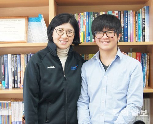 서울 대일고 1학년 박태홍 군은 한국체육과학연구원 정진욱 박사(왼쪽)를 만났다.