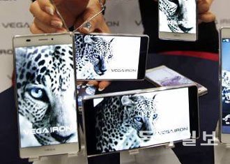 LTE 스마트폰 ‘베가 아이언.동아일보 자료 사진.