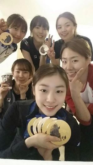 (앞부터 시계방향으로) 김연아, 쇼트트랙의 조해리, 박승희, 김아랑, 스피드 스케이팅의 박승주, 이상화. 사진 출처 이상화 페이스북