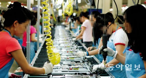 정보기술 발달은 생산성을 높이는 순효과와 함께 노동 감시 강화라는 부작용도 낳았다.