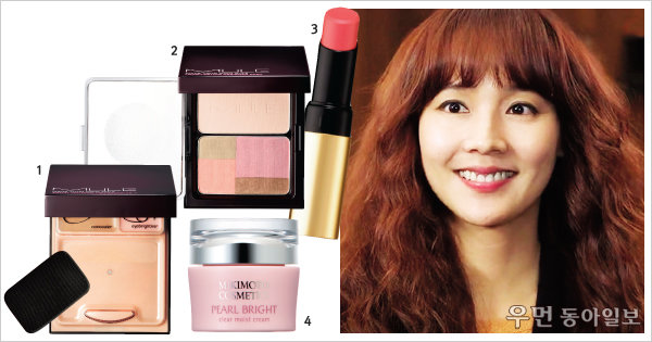 1. 뮬 아티스트 내추럴 파운실러 밀착력이 뛰어난 리퀴드 제형의 파운데이션과 오일-왁스 제형의 컨실러, 아이브라이터를 팩트로 구성해 휴대가 간편하다. 6만8천원. 2. 뮬 롱래스팅 디자이너 팩트 투명 파우더, 윤곽 블러셔, 살결 팔레트가 팩트로 구성돼 휴대가 간편하다. 30g 3만4천원. 3. 미키모토코스메틱 펄프레셔스 에몰리언트 립스틱 진주에서 추출한 펄CC파우더와 키팅 코트 톤키올린 파우더 성분이 입술을 촉촉하게 가꾼다. 4g 5만5천원. 4. 미키모토코스메틱 펄 브라이트 MC 클리어 모이스트 크림 진주에서 추출한 펄 콘키올린 성분이 피부에 자극없이 수분을 공급한다. 30g 9만2천원.