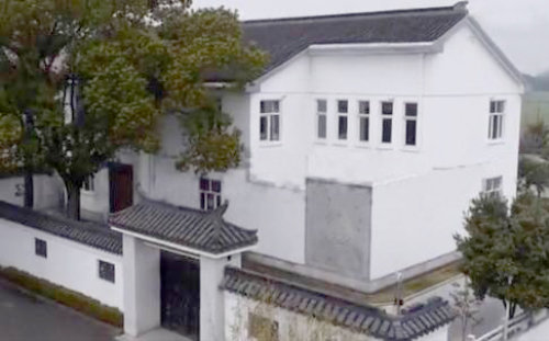 중국의 한 포털사이트가 3일 공개한 저우융캉 전 중국 공산당 정치국 상무위원의 아들 저우빈 소유의 시골 호화 주택. 사진 출처 텅쉰