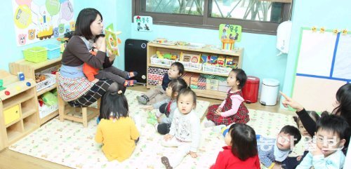 서울 구로구 천왕동의 한 구립 어린이집에서 수업을 하는 모습. 구로구는 2010년 이후 구립어린이집 13곳을 늘리는 등 보육정책에 집중해 ‘보육 1번지’라는 평가를 받고 있다. 서울 구로구 제공