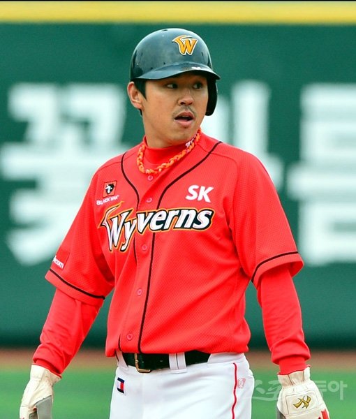 13일 오후 서울 목동야구장에서 열린 넥센과 SK의 프로야구 시범경기에서 SK 나주환. 목동｜박화용 기자 inphoto@donga.com 트위터 @seven7sola