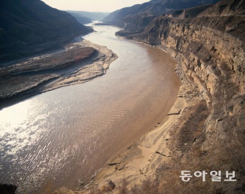 중국인의 삶과 역사가 묻어나는 황허 강. 한국과 중국 두 나라의 미래는 20년 남짓한 수교 이후의 관계보다는 수천 년간 함께 지나온 역사와 문화에 대한 이해를 바탕으로 할 때 더 밝아지지 않을까. 차이나하우스 제공