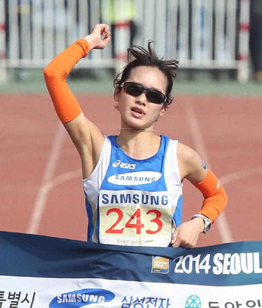 여자부 김성은은 16일 열린 2014서울국제마라톤 겸 제85회 동아마라톤대회에서 한국 선수들 가운데 가장 먼저 결승선을 통과했다. 김성은은 4위에 올랐지만 한국신기록 수립에 실패했다.