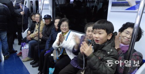 서울 왕십리역에서 출발하는 분당선이 경기 성남시 분당, 수원시 영통을 거쳐 수원역까지 연결돼 수원시는 사통팔달의 교통망을 갖추게 됐다. 수원시 제공