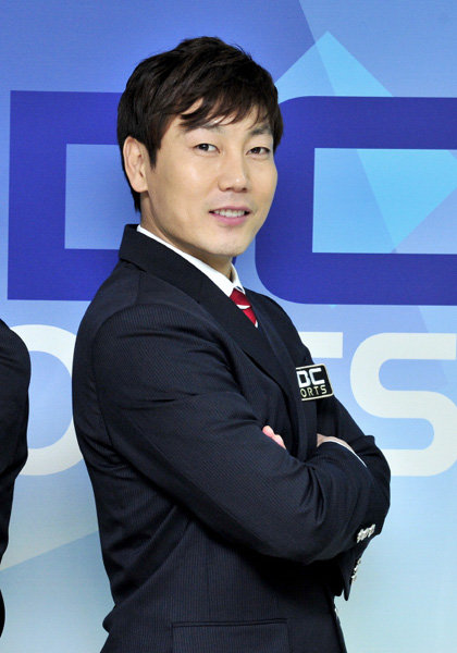 MBC 송종국 해설위원(사진)은 조리 있는 말투와 차분한 진행이 강점으로 꼽힌다. 송 위원은 메인 해설자리를 놓고 선배인 안정환 위원과 경쟁하고 있다. 스포츠동아DB