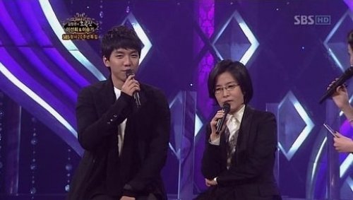 이승기 J에게 열창. 사진 = SBS ‘김정은의 초콜릿’ 방송 화면 촬영