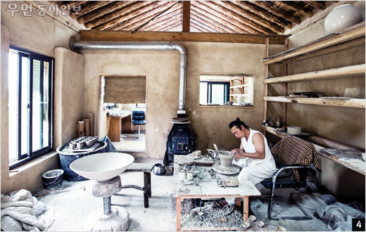 4 김형규는 백우헌을 지을 때 처음부터 끝까지 공을 들여 만드는 도자기처럼 정성을 다했다.