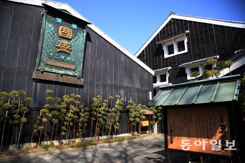 나카노슈조가 운영하는 사케문화관. 건물은 200년 전 건축된 사카쿠라다.