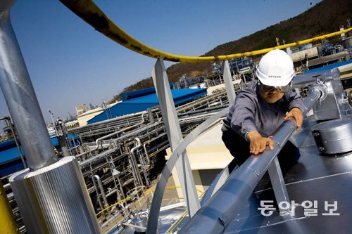 글로벌 리딩 화학그룹으로 거듭나기 위해 ‘비전 2020’을 추진하고 있는 금호석유화학의 여수공장. 금호석유화학 제공