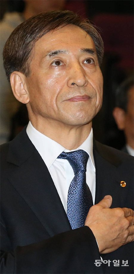 이주열 한국은행 신임 총재가 1일 서울 중구 남대문로 한은 별관에서 열린 취임식에서 “물가안정을 유지하는 가운데 경기회복세가 이어질 수 있도록 하겠다”고 말했다. 김재명 기자 base@donga.com