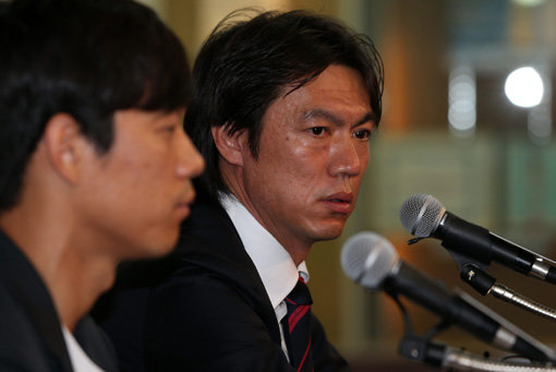 박주영(왼쪽)의 부상은 2014브라질월드컵을 앞둔 한국축구대표팀에 적잖은 타격이다. 박주영을 둘러싼 홍명보 대표팀 감독의 고심도 갈수록 깊어지고 있다. 스포츠동아DB