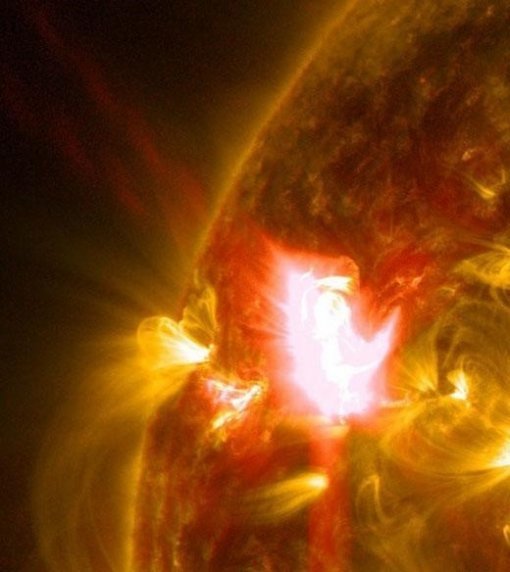 태양 폭발 영상 포착 (출처= NASA)
