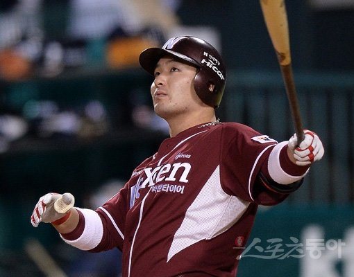 외국인타자들의 홈런포가 주춤한 사이 한국 거포들의 방망이가 가열됐다. 지난 시즌 홈런왕 넥센 박병호(사진)를 비롯해 삼성 최형우, SK 최정, NC 이호준 나성범 등 토종슬러거들이 방망이를 힘차게 휘두르고 있다. 스포츠동아DB