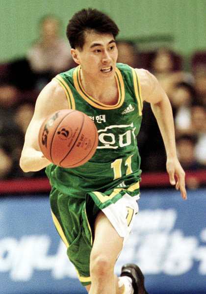 삼성 이상민 신임 감독은 연세대 시절 ‘오빠부대’를 몰고 다니는 등 한국농구 최고의 스타로 각광을 받았다. 프로에는 KCC의 전신인 대전 현대 유니폼을 입고 데뷔했다. 스포츠동아DB