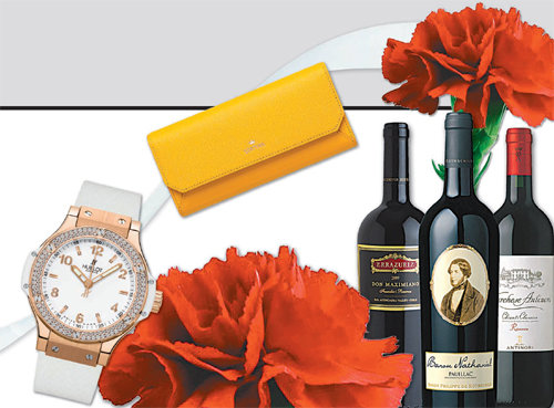 왼쪽부터 위블로 ‘빅뱅 골드 화이트 다이아몬드’, 제이에스티나의 지갑, 아영FBC의 ‘명가의 와인’ 시리즈. 각 업체 제공