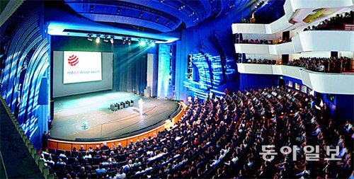 2012년 7월 2일 독일에서 열린 ‘레드닷 디자인 어워드’ 시상식. 한국 기업들의 ‘세계 3대 디자인 어워드’ 수상 실적은 최근 10여 년간 크게 늘었다. 레드닷 디자인 어워드 제공